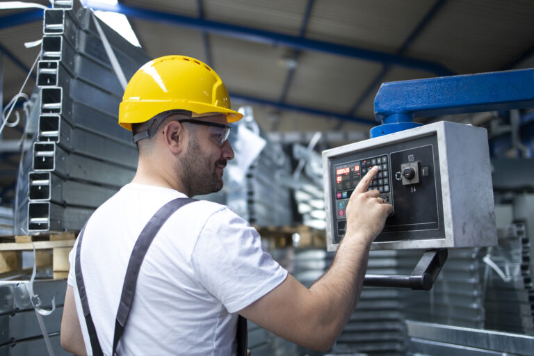 TÇTİ CNC Bilgisayarlı Makine Operatörü Eğitimi Nedir?